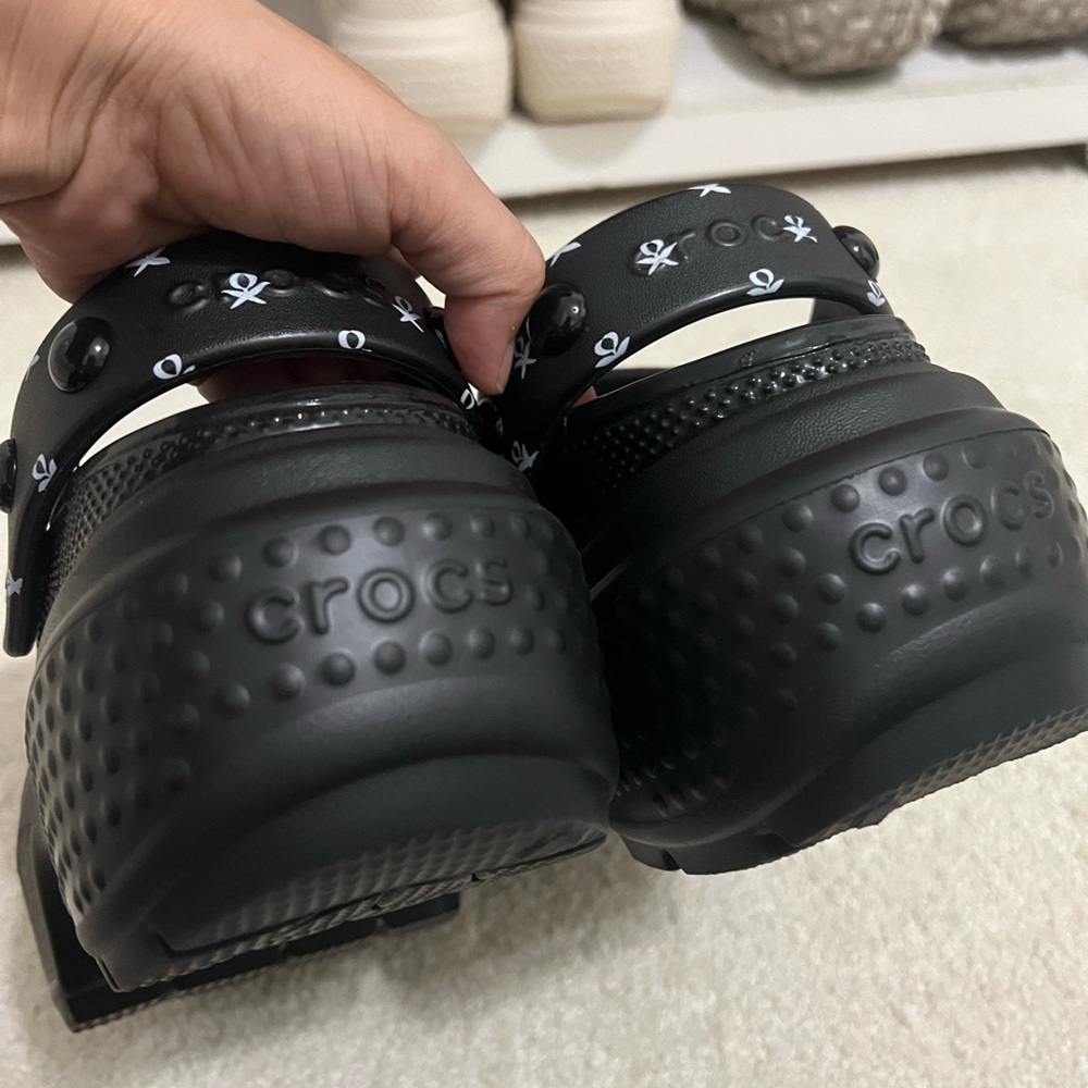 CROCS Black and White Sandals - Picture 5 of 9